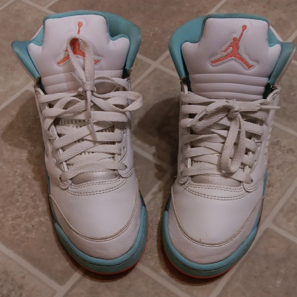 Jordan Retro 5. Girls Size 5.5youth. Wht/teal/pink